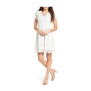 White Lace V-neck dress